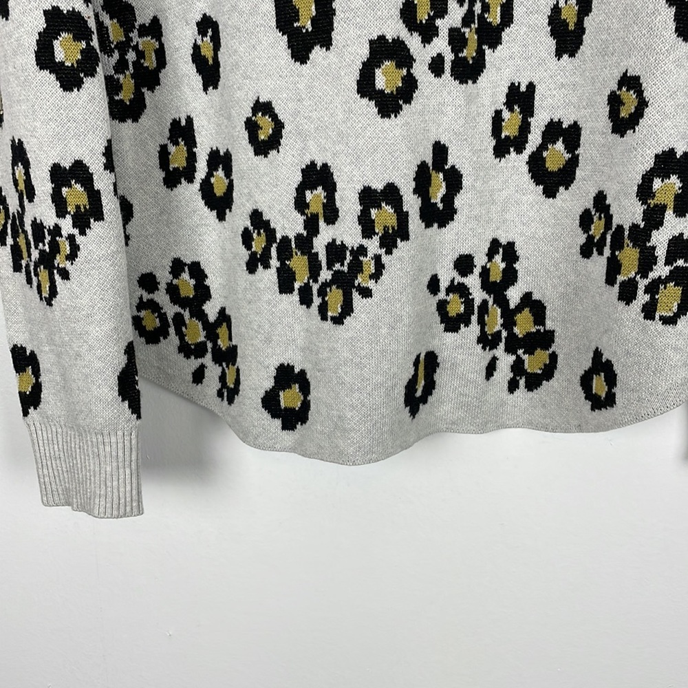 Cabi long sleeve button down V neck animal print cardigan sweater Size Small - Picture 6 of 9